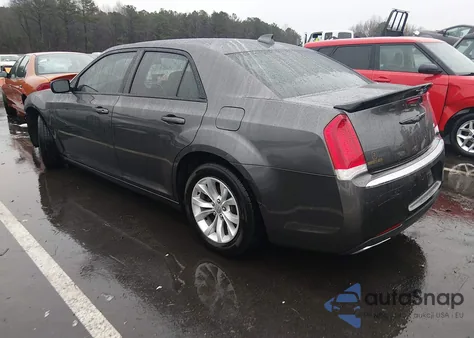 2015 Chrysler 300 Limited z USA, uszkodzony, nr VIN 2C3CCAAG2FH801902